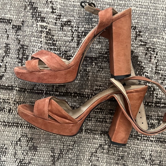 BCBG suede camel rusty color with ankle strap and platform heel - Picture 5 of 7